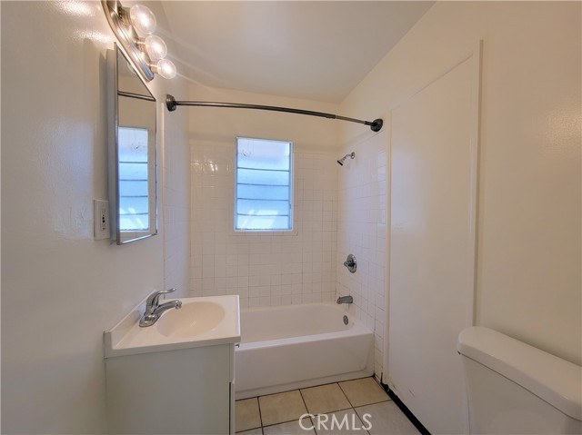 Detail Gallery Image 13 of 18 For 1231 E South St, Long Beach,  CA 90805 - 3 Beds | 2 Baths