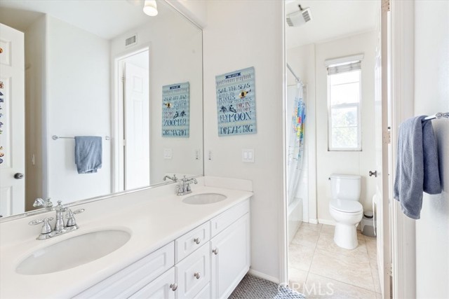 33 Craftsbury Place, Ladera Ranch CA: https://media.crmls.org/medias/ddd62b45-c110-46b1-a068-c694ad4ed35e.jpg