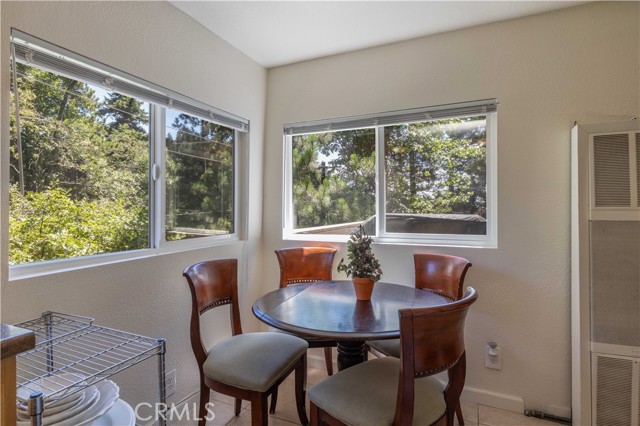 Detail Gallery Image 11 of 37 For 860 E Victoria Ct, Lake Arrowhead,  CA 92352 - 2 Beds | 1/1 Baths