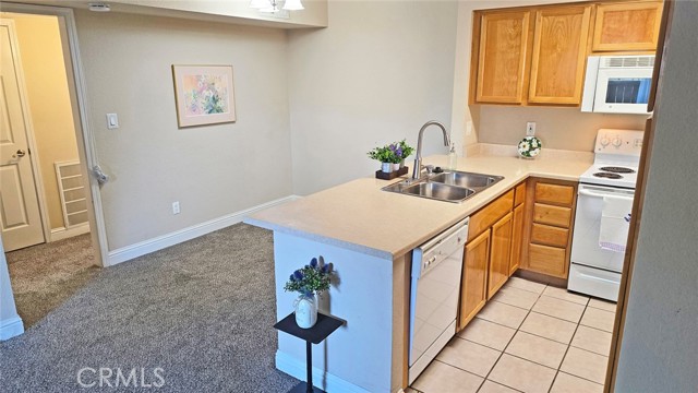 Detail Gallery Image 6 of 27 For 2881 Huntington Bld #114,  Fresno,  CA 93721 - 1 Beds | 1 Baths