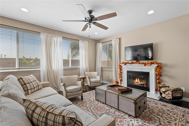 5381 Campania Way, Fontana CA: https://media.crmls.org/medias/ddd95da5-c28b-4d89-b052-43b976d92c29.jpg