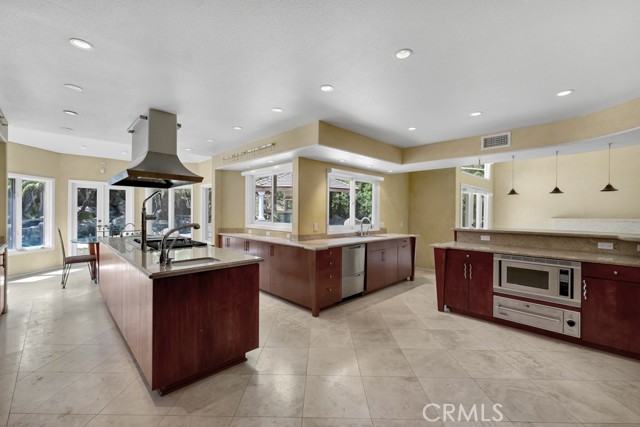 590 Stonebrook Street, Simi Valley CA: https://media.crmls.org/medias/ddd9731e-d396-4554-924c-1b35a330f02a.jpg