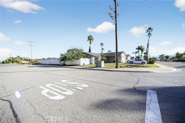 Detail Gallery Image 3 of 8 For 498 Serrana, Perris,  CA 92570 - 3 Beds | 2 Baths