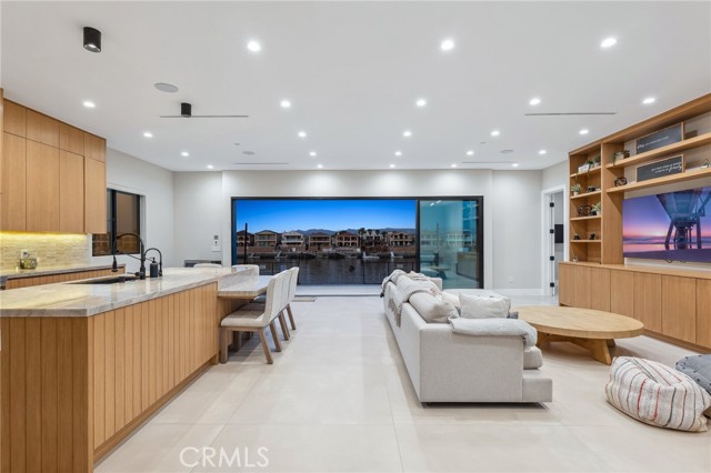 Detail Gallery Image 3 of 28 For 908 Beach, Needles,  CA 92363 - 6 Beds | 6/1 Baths