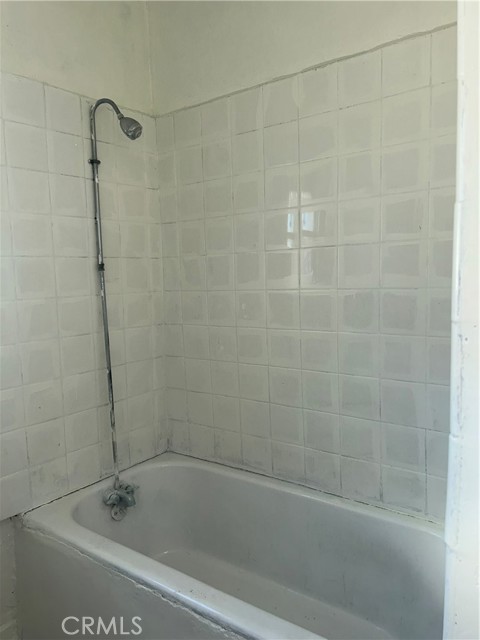 146 E 45th Street, Los Angeles CA: https://media.crmls.org/medias/ddda5972-62b6-4884-96eb-16fef710850a.jpg