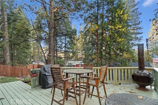 FABULOUS DECK AND TREE VIEW