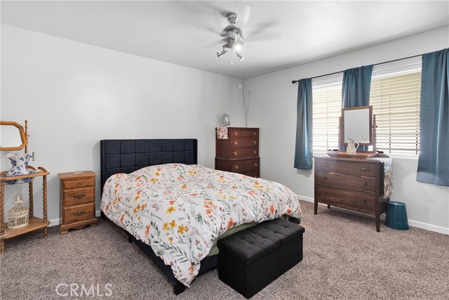 22752 Roundup Way, Apple Valley CA: https://media.crmls.org/medias/dddb4d35-beda-4b24-af38-a7e83166040d.jpg
