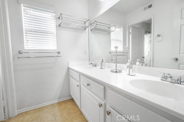 11411 Arlington Street, Adelanto CA: https://media.crmls.org/medias/dddbb8c6-0643-4f34-9a16-2898d80a9b28.jpg