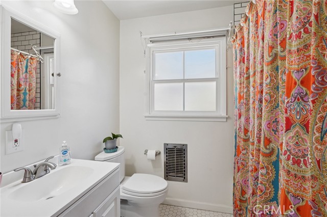 3700 W 147th Street, Hawthorne CA: https://media.crmls.org/medias/dddc13f7-95f5-42f4-9747-c36b02a9c831.jpg