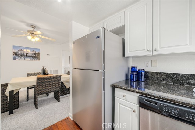 25521 Indian Hill Ln, Laguna Hills CA: https://media.crmls.org/medias/dddd5aa8-2095-4338-98a0-4e1705e99419.jpg