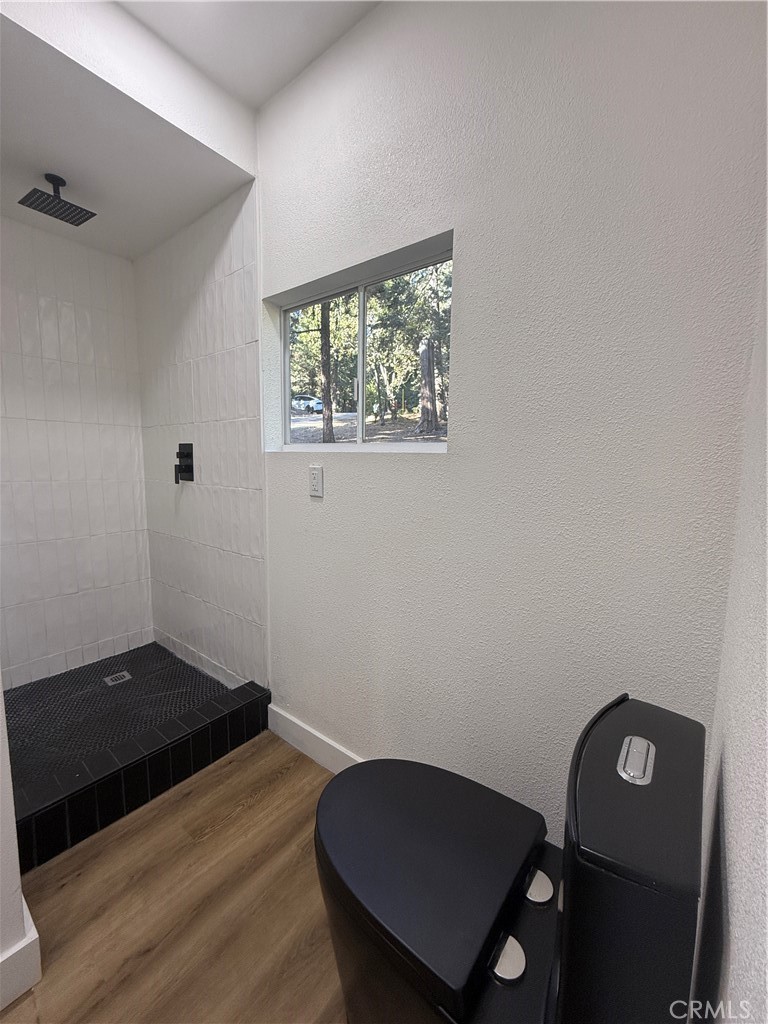 https://media.crmls.org/medias/ddde9eae-f0dd-4e1f-9eb3-ac7e00a03419.jpg?preset=X-Large