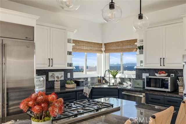 Detail Gallery Image 8 of 66 For 229 23rd, Manhattan Beach,  CA 90266 - 3 Beds | 4 Baths