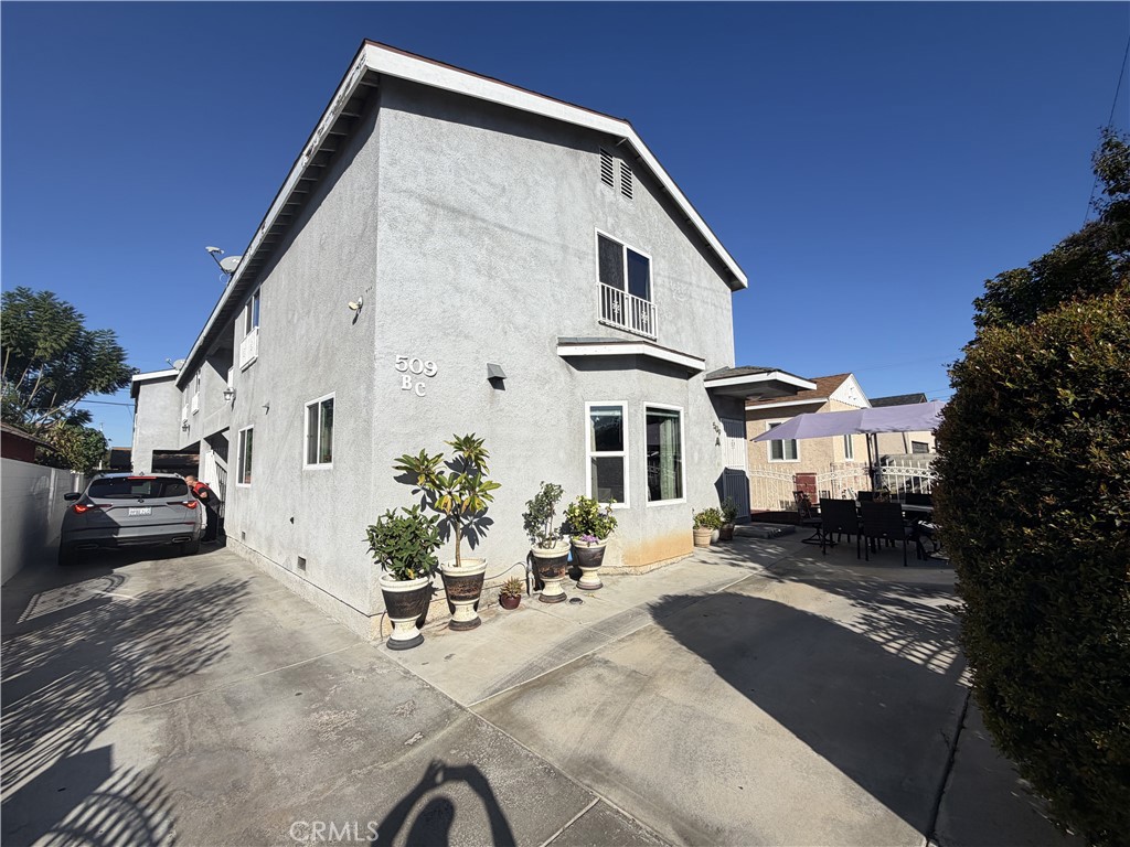 Triplex at 509 Belden Avenue