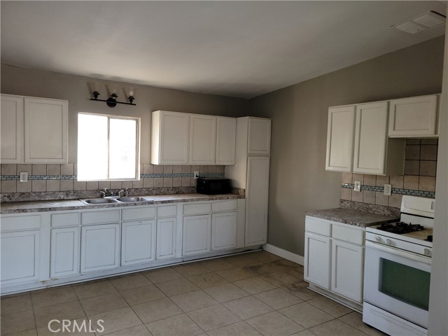 Detail Gallery Image 9 of 26 For 12079 Sand Ave, Adelanto,  CA 92301 - 2 Beds | 1 Baths