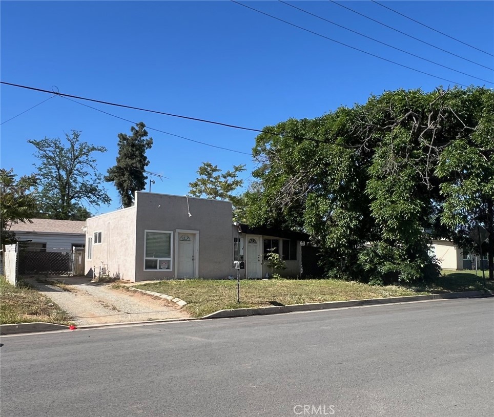 893 E 5th