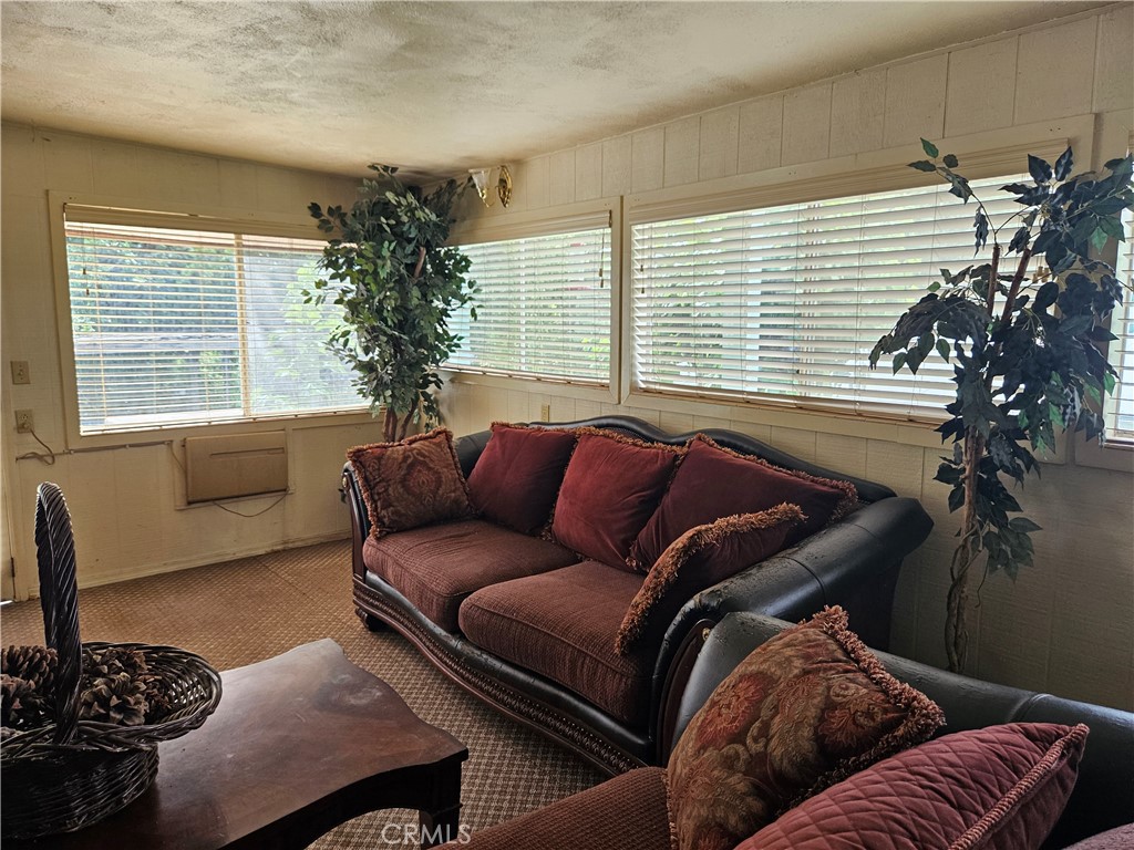 https://media.crmls.org/medias/dde34d79-2bda-492d-aae3-4763313d4331.jpg?preset=X-Large