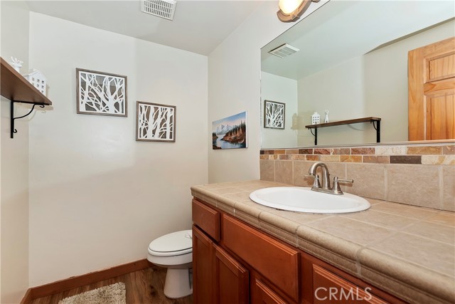 Detail Gallery Image 17 of 32 For 676 Lake Dr, Lake Arrowhead,  CA 92352 - 2 Beds | 2/1 Baths