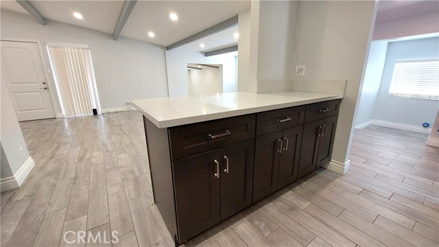 Detail Gallery Image 10 of 22 For 8649 Cantaloupe Ave, Panorama City,  CA 91402 - 3 Beds | 3 Baths