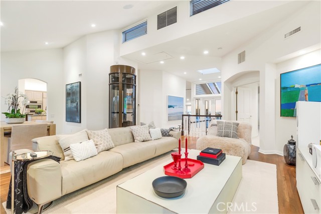 Detail Gallery Image 30 of 51 For 520 Kings, Newport Beach,  CA 92663 - 4 Beds | 4 Baths