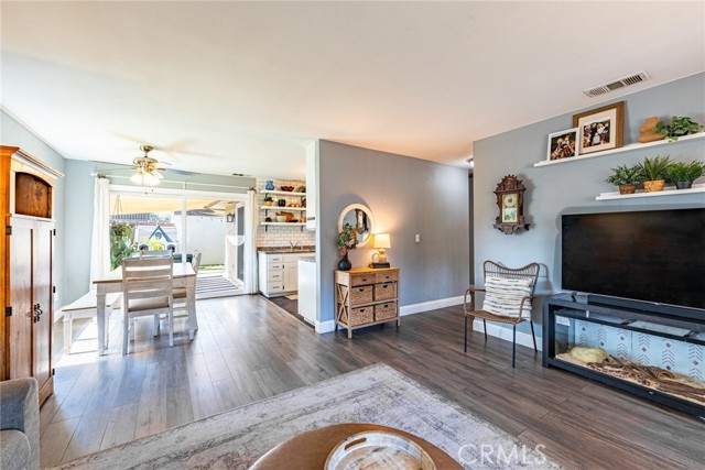 Detail Gallery Image 4 of 38 For 2784 W Pepper Tree Dr, Anaheim,  CA 92801 - 3 Beds | 2 Baths