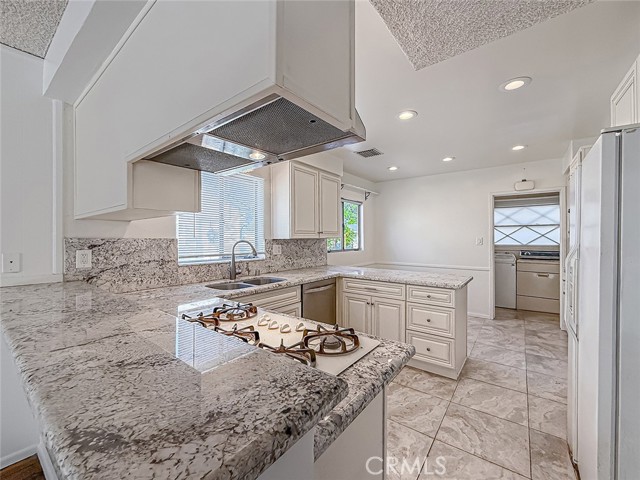 Detail Gallery Image 21 of 55 For 15550 Otsego St, Encino,  CA 91436 - 3 Beds | 2 Baths