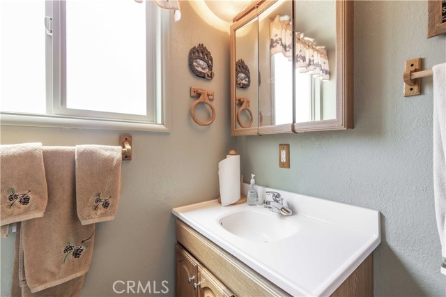 Detail Gallery Image 12 of 29 For 42730 Sonoma Dr, Big Bear Lake,  CA 92315 - 3 Beds | 3 Baths