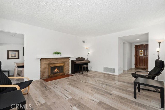 Detail Gallery Image 8 of 33 For 420 E Colorado Ave, Glendora,  CA 91740 - 3 Beds | 2 Baths