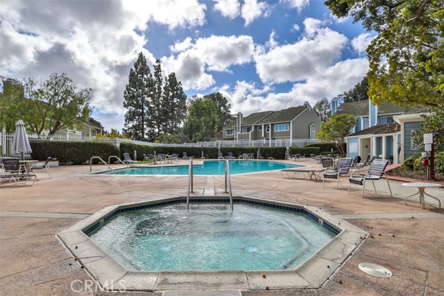 6032 Avenida De Castillo, Long Beach CA: https://media.crmls.org/medias/dde67820-c43a-4758-b18e-51b177ddb5aa.jpg