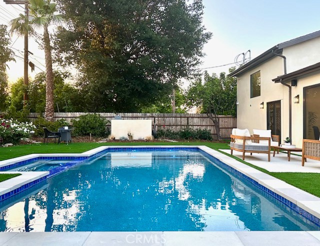 Detail Gallery Image 6 of 46 For 4801 Abbeyville Ave, Woodland Hills,  CA 91364 - 5 Beds | 5/2 Baths