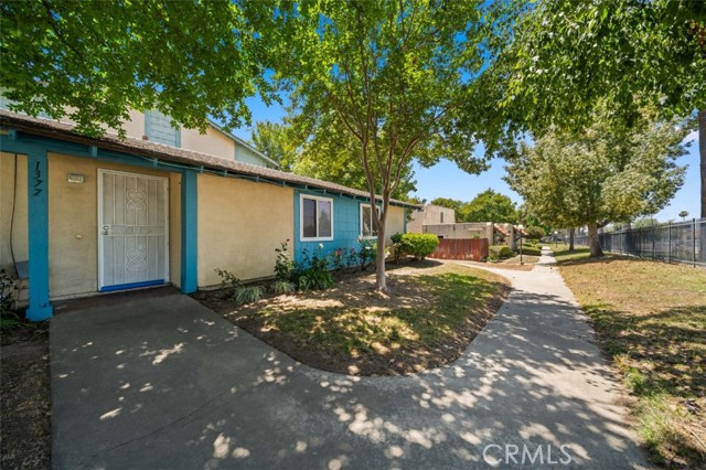 Detail Gallery Image 3 of 29 For 1377 Wheaton Way, Riverside,  CA 92507 - 3 Beds | 2 Baths