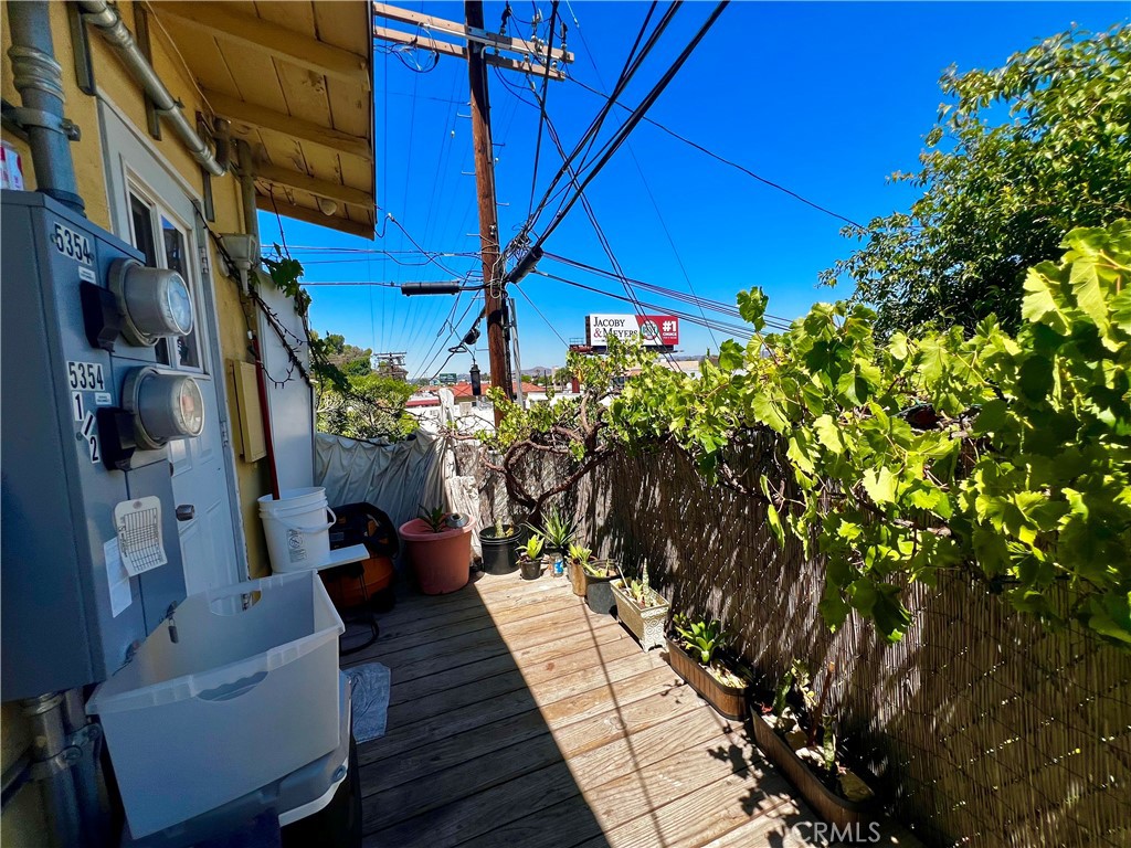 https://media.crmls.org/medias/dde8be9a-70e5-44f9-bf92-976847dd05ee.jpg?preset=X-Large