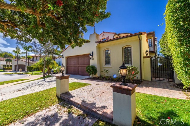 24 Wharfside Drive, Newport Coast CA: https://media.crmls.org/medias/dde90c6e-1e41-4d74-b132-5d5ff899a47f.jpg