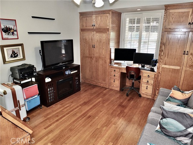 833 Terraine Avenue, Long Beach CA: https://media.crmls.org/medias/dde91cb5-5e7d-4ea3-b130-67287098307b.jpg