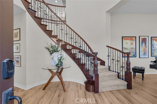 Detail Gallery Image 8 of 67 For 890 Lindamere, Simi Valley,  CA 93065 - 5 Beds | 4/1 Baths