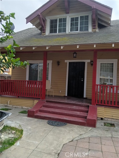 Detail Gallery Image 2 of 10 For 860 W 43rd Pl, Los Angeles,  CA 90037 - 3 Beds | 1 Baths