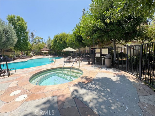 21551 Burbank Boulevard, Woodland Hills CA: https://media.crmls.org/medias/ddeb56ba-dabe-4567-a413-06a1c49c4e98.jpg