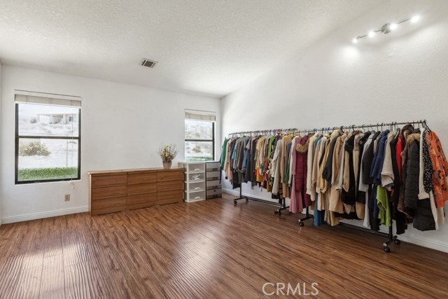 8636 Riggins Road, Phelan CA: https://media.crmls.org/medias/ddedb3d9-8e42-46af-95e9-f1cec5ffa5cf.jpg