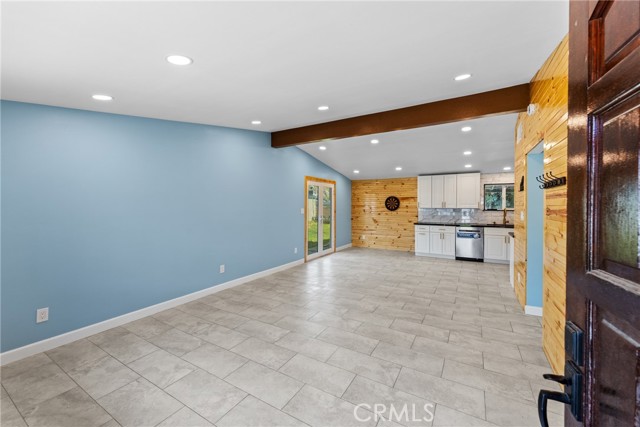 Detail Gallery Image 4 of 23 For 3250 Apple Ave, Jurupa Valley,  CA 92509 - 3 Beds | 2 Baths