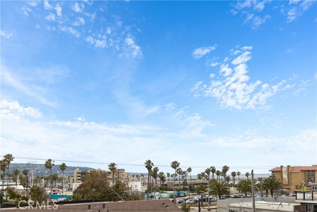 141 Lyndon Street, Hermosa Beach, California 90254, 3 Bedrooms Bedrooms, ,2 BathroomsBathrooms,Residential,Sold,Lyndon Street,SB22128851