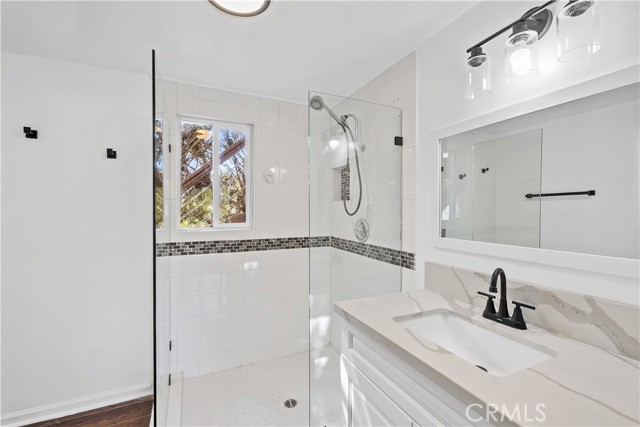 Detail Gallery Image 20 of 36 For 5160 Medina Rd, Woodland Hills,  CA 91364 - 3 Beds | 3 Baths