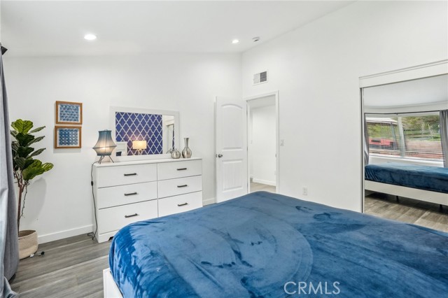 5633 Rawlings Avenue, Woodland Hills CA: https://media.crmls.org/medias/ddeed6aa-5165-4fb1-8def-ed302019d22f.jpg