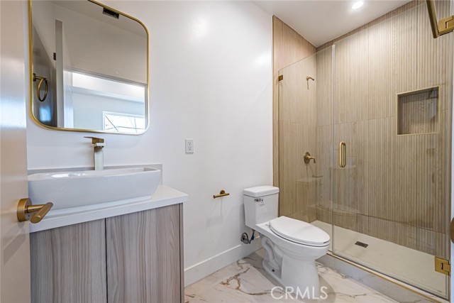 Detail Gallery Image 13 of 19 For 242 N Dillon, Silver Lake Los Angeles,  CA 90026 - 4 Beds | 2 Baths