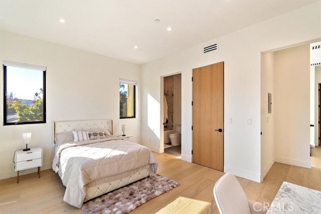 Detail Gallery Image 35 of 44 For 5347 Natick Ave, Sherman Oaks,  CA 91411 - 5 Beds | 5/1 Baths