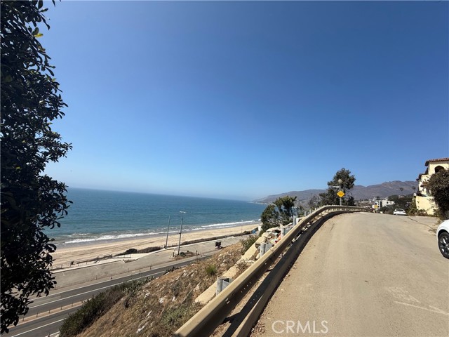 Detail Gallery Image 4 of 5 For 17440 17444 Castellammare Dr, Pacific Palisades,  CA 90272 - – Beds | – Baths