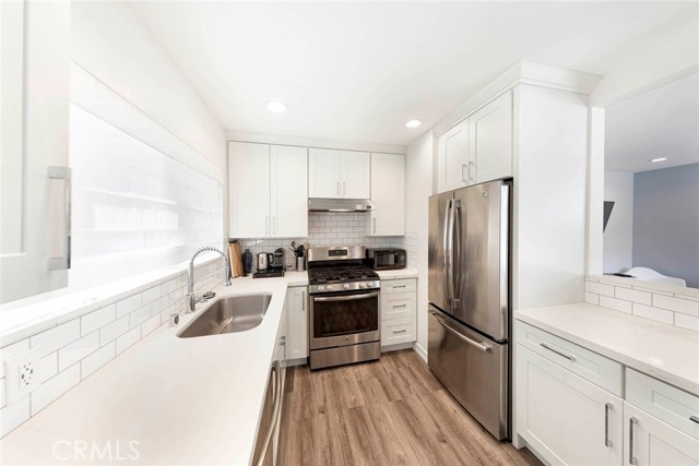 207 Cypress Street, Newport Beach CA: https://media.crmls.org/medias/ddefecb3-7e93-4df5-a0a3-bdd68356c20e.jpg