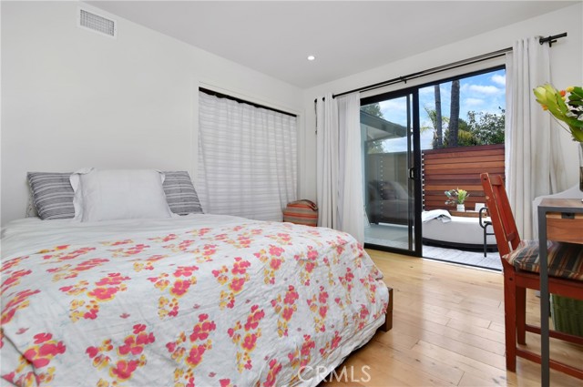 4751 Del Moreno Drive, Woodland Hills CA: https://media.crmls.org/medias/ddeff7c6-1ed3-4f9e-a5eb-58a6b3be19ff.jpg
