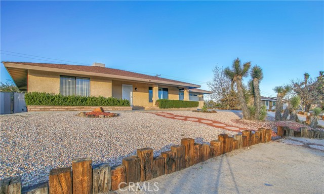 Detail Gallery Image 4 of 36 For 57442 Saint Marys Dr, Yucca Valley,  CA 92284 - 2 Beds | 2 Baths