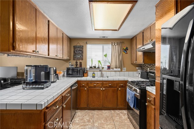 Detail Gallery Image 16 of 35 For 6805 Kip Way, Bakersfield,  CA 93307 - 3 Beds | 2 Baths