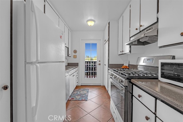 Detail Gallery Image 17 of 50 For 18645 Hatteras St #230,  Tarzana,  CA 91356 - 3 Beds | 2 Baths