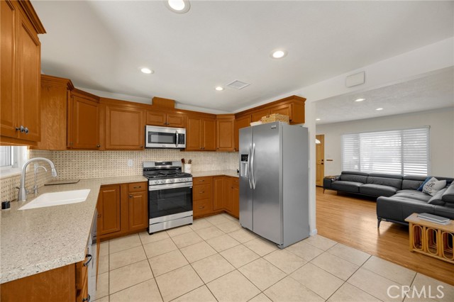 Detail Gallery Image 12 of 31 For 1335 W H St, Ontario,  CA 91762 - 4 Beds | 2 Baths